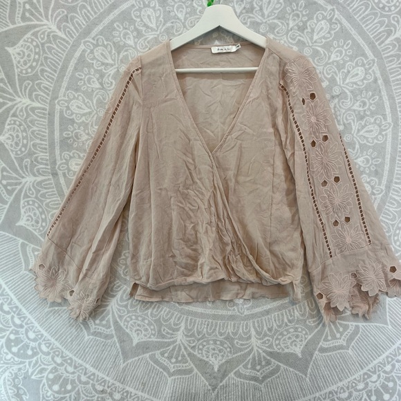 LACE EMBROIDERY LAZER CUT BEAUTIFUL PALE PUNK M MEDIUM TOP BLOUSE SEXY V 770 EUC - Picture 4 of 12